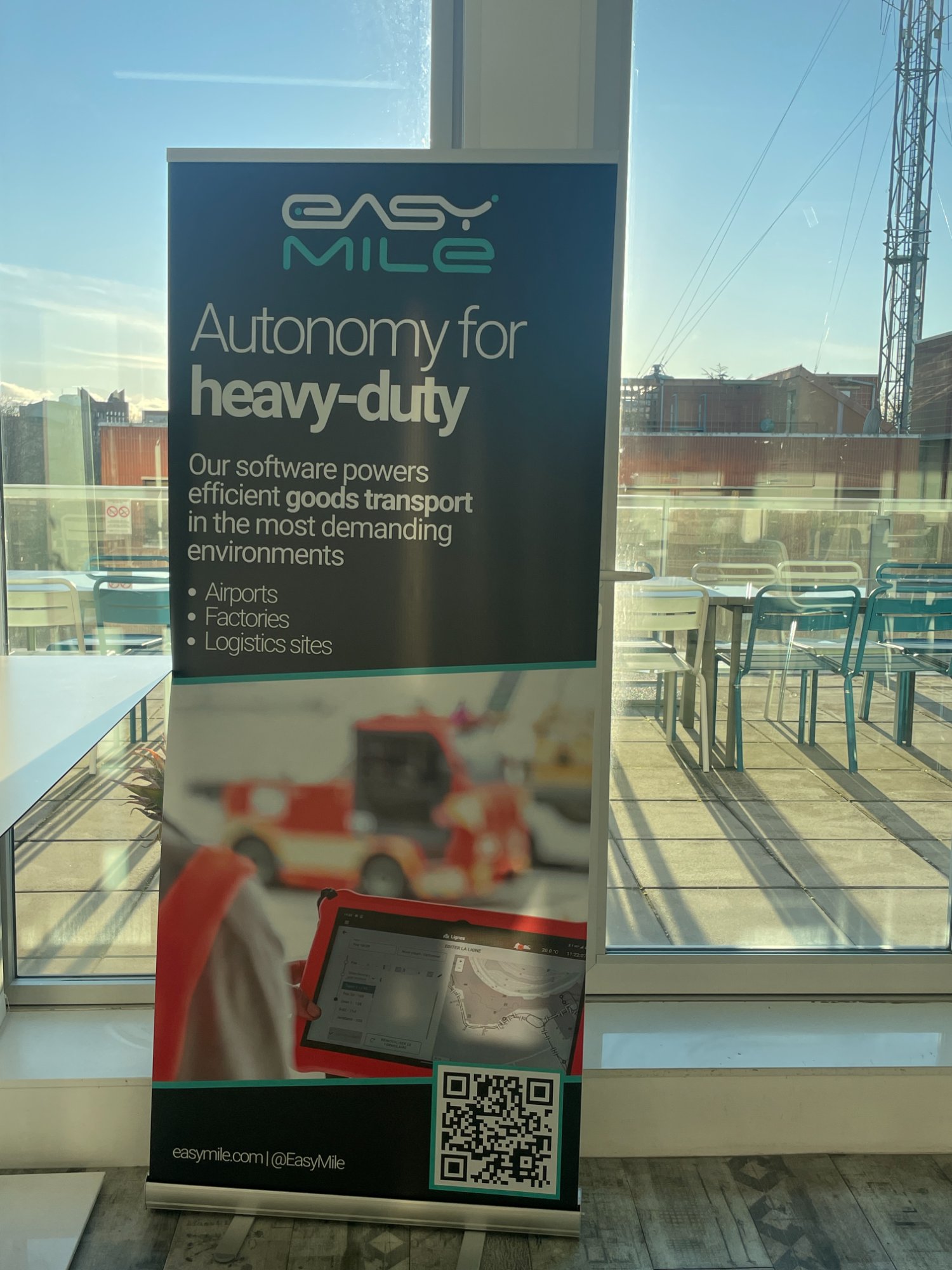 EasyMile vertical banner